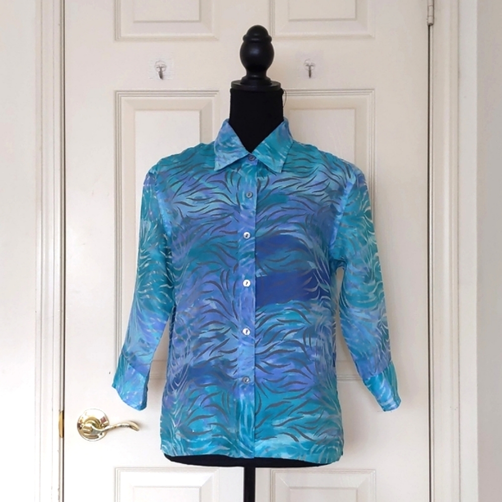 NWOT. Green and Blue Patterned Sheer Fabric 3/4 Sleeve Button Down Shirt.